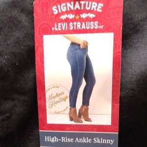 Levi's Women's Black High-Rise Ankle Skinny Jeans